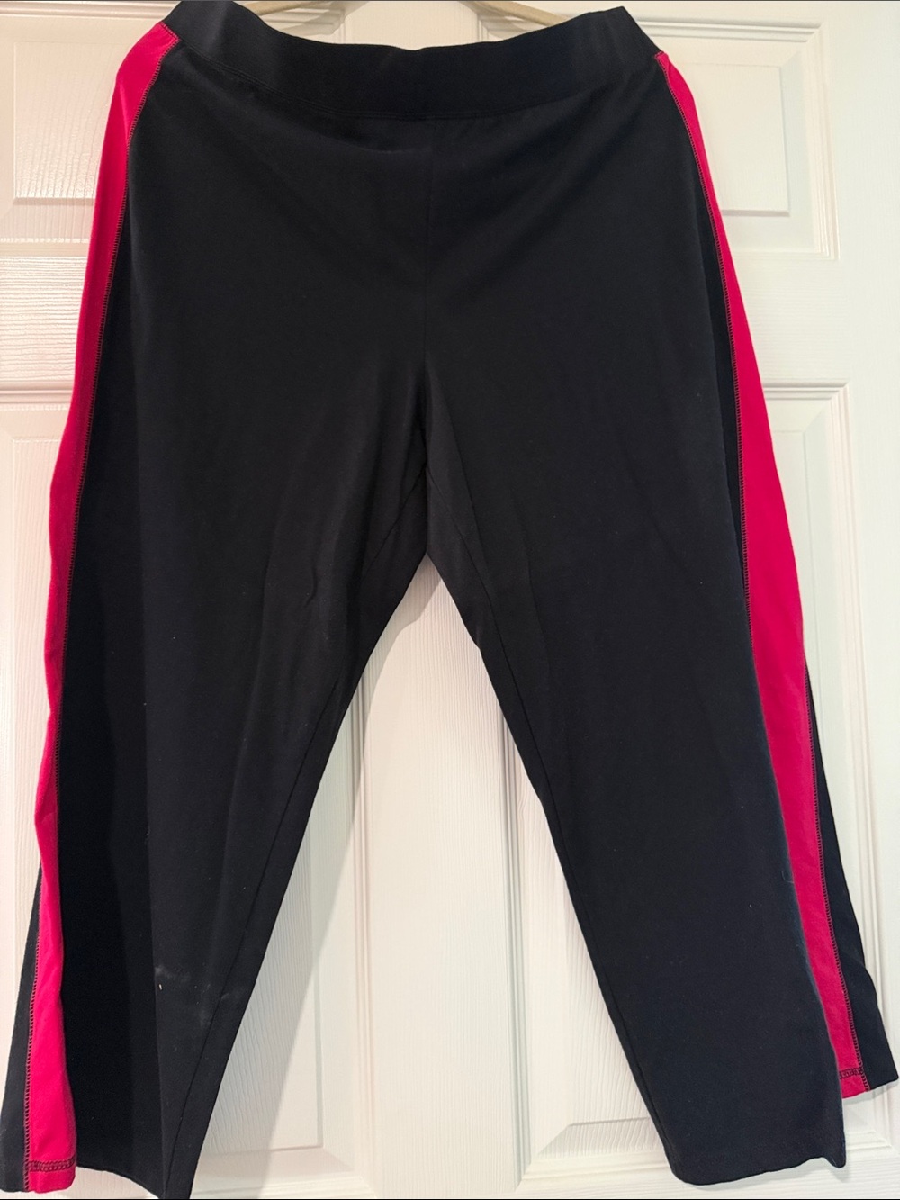Style & Co. Cropped Black Leggings with Hot Pink Side Panels